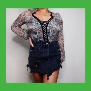 Cute distressed mini skirt